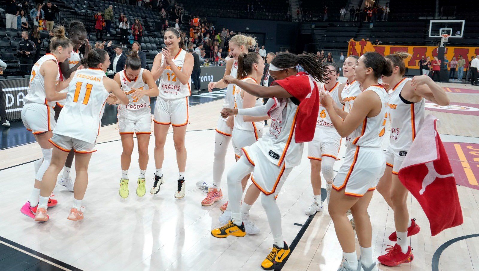 Galatasaray, EuroLeague'de Sopron Basket Karşısında Zorlu Bir Sınav Verecek