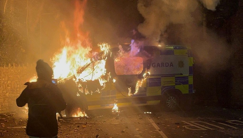 Dublin Sokaklarında Çalkantı: 23 Kişi Gözaltında!