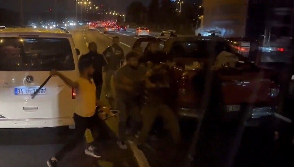 Trafikte Elektrikli Testereyle Gerilim: Kavga Büyüdü!