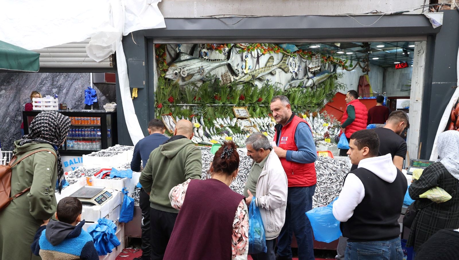 Tezgahlarda Bereket Var: Fiyatlar 100 Liraya Düştü!