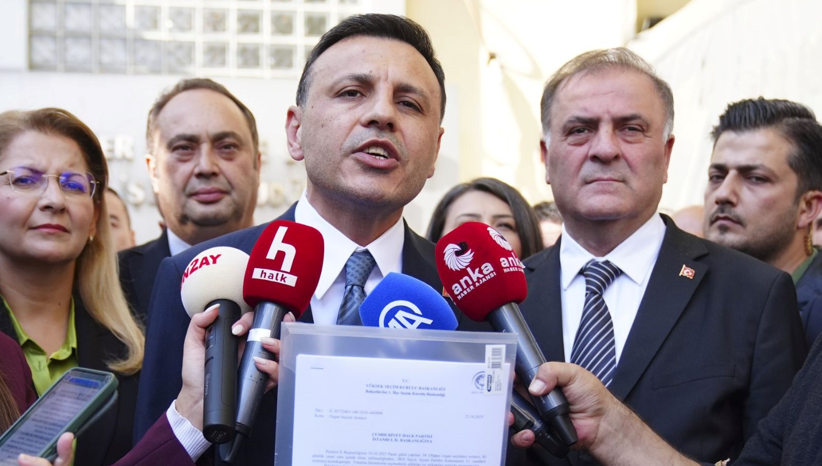 Özgür Çelik, CHP İstanbul İl Başkanlığı mazbatasını teslim aldı!