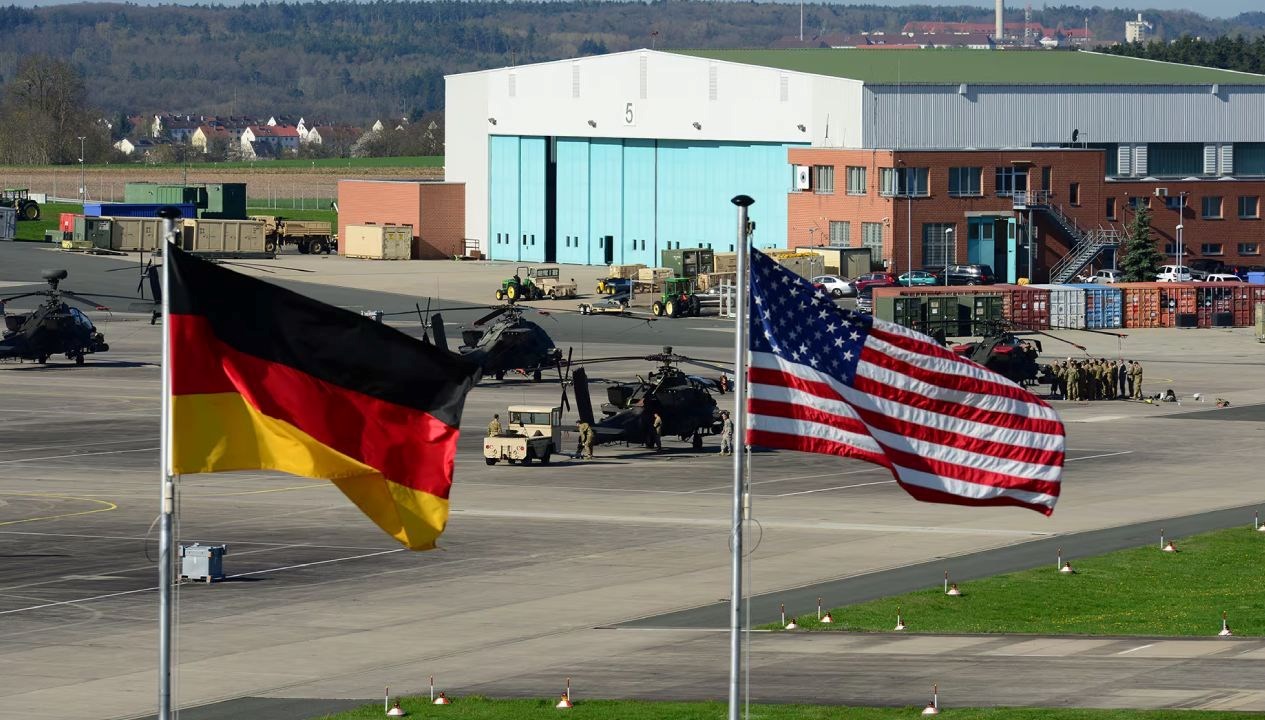 Almanya'daki Amerikan Üslerinde Maaş Sorunu Kapıda!
