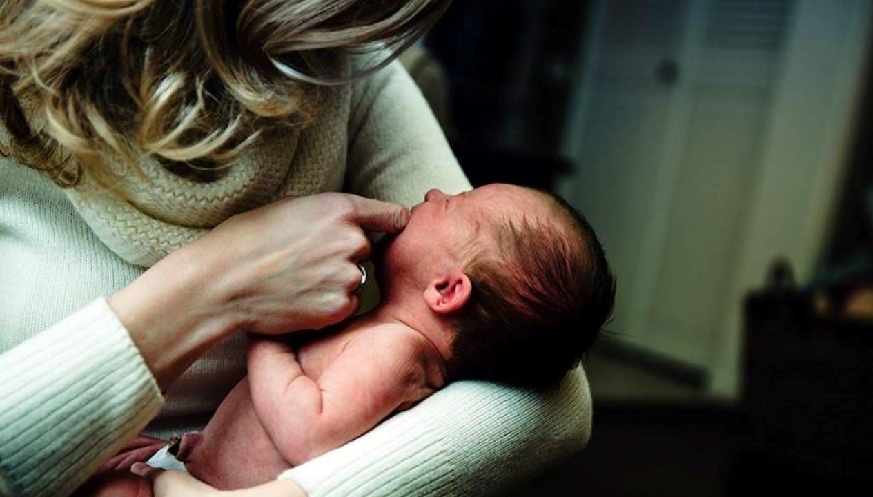 İskoçya'da Şaşırtan Olay: Hamilelik Sahtekarlığı ve Oyuncak Bebekle Dolu Bir Tuzak!