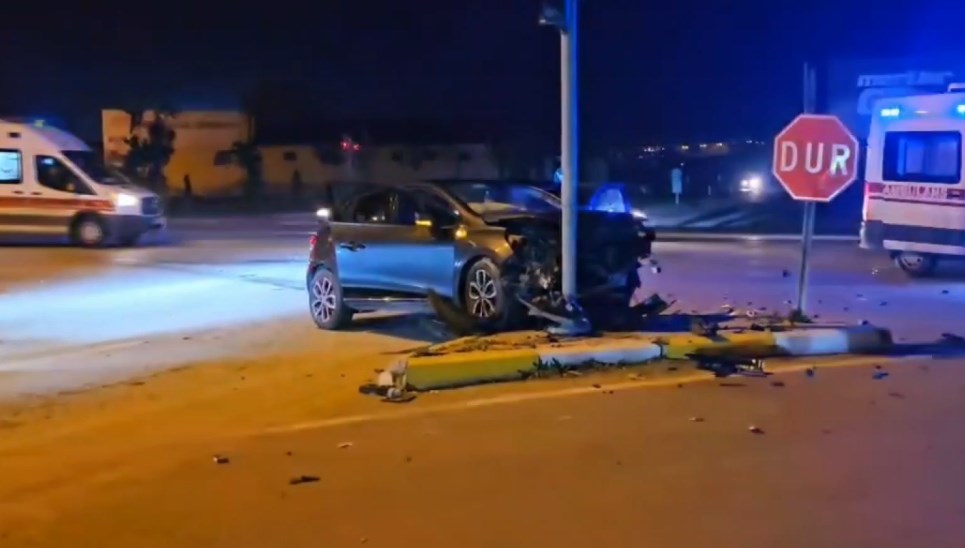 Çorum'da Kaza: Polis Aracı ile Otomobil Çarpıştı, Yaralılar Bulunuyor
