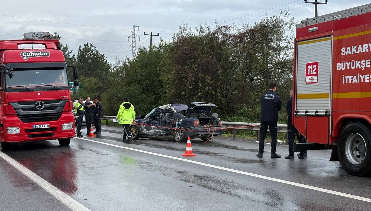 Sakarya'da Korkunç Kaza: Otobüs ile Otomobil Çarpıştı, Ölü ve Yaralılar Var!