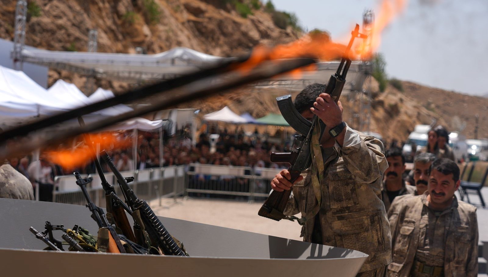 PKK, Türkiye Sınırındaki Tesislerini Terk Etmeye Hazırlanıyor