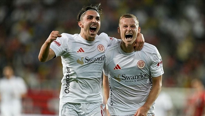 Antalyaspor ve Başakşehir'in Mücadelesi: Tarih, Saat ve Yayın Detayları!
