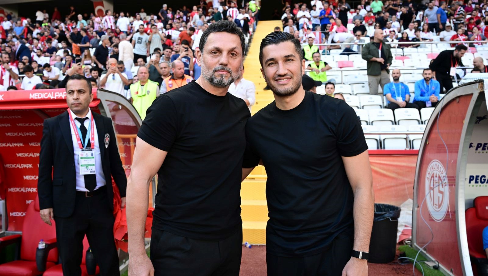 Başakşehir, Antalyaspor'u Farklı Sahayı Sarsarak Geçti: Nuri Şahin'in İntikam Maçı!