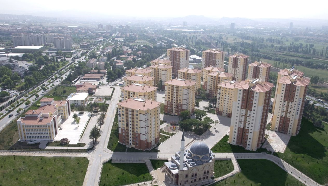 500 Bin Konut Projesinde Fiyatlar Açıklandı: Sadece Yerleşik Olanlar Kura Katılabilecek!
