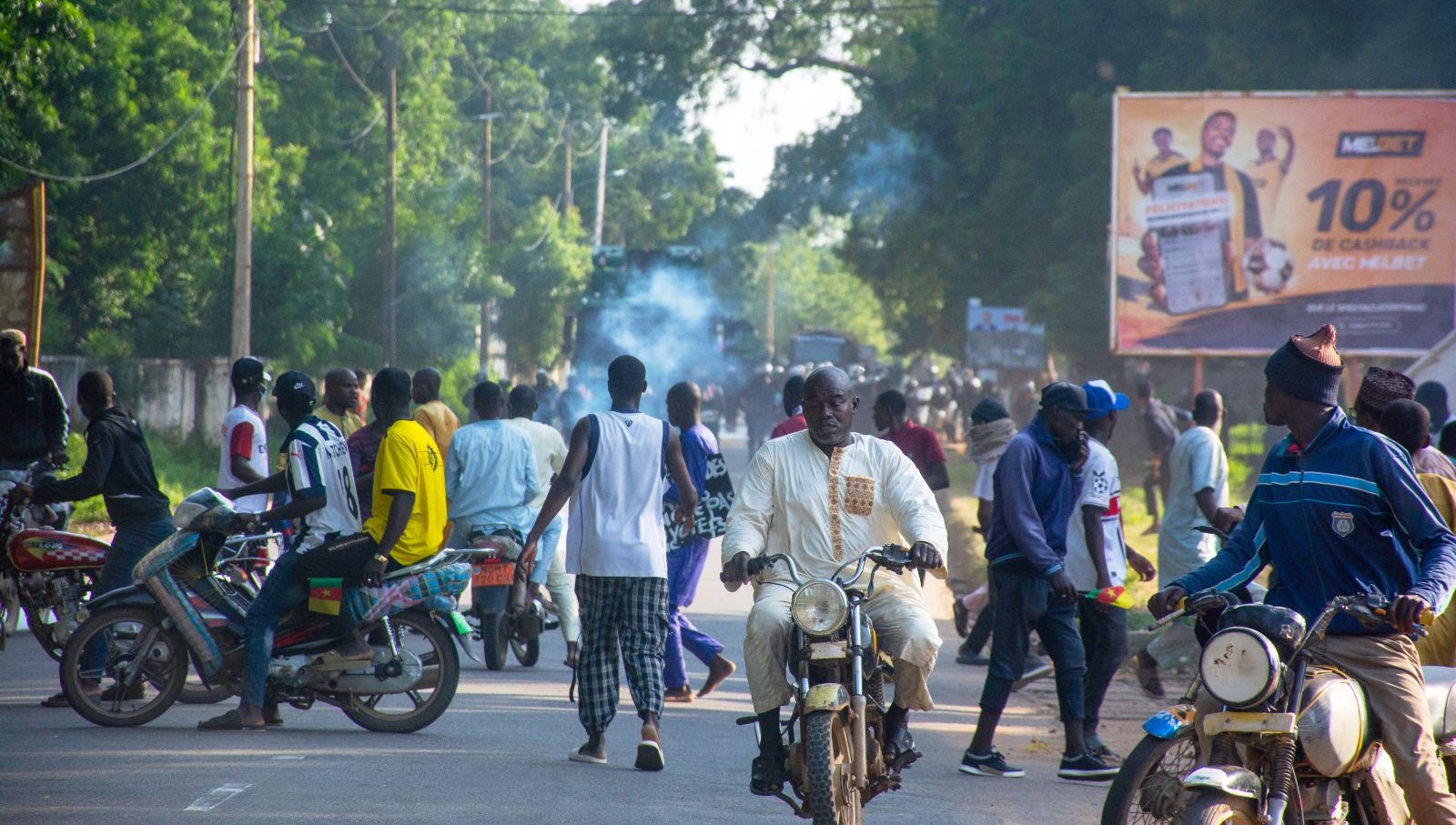 Kamerun'da Muhalefet Lideri Sevinçle Zaferini Duyurdu, Sokaklar Hareketlendi!