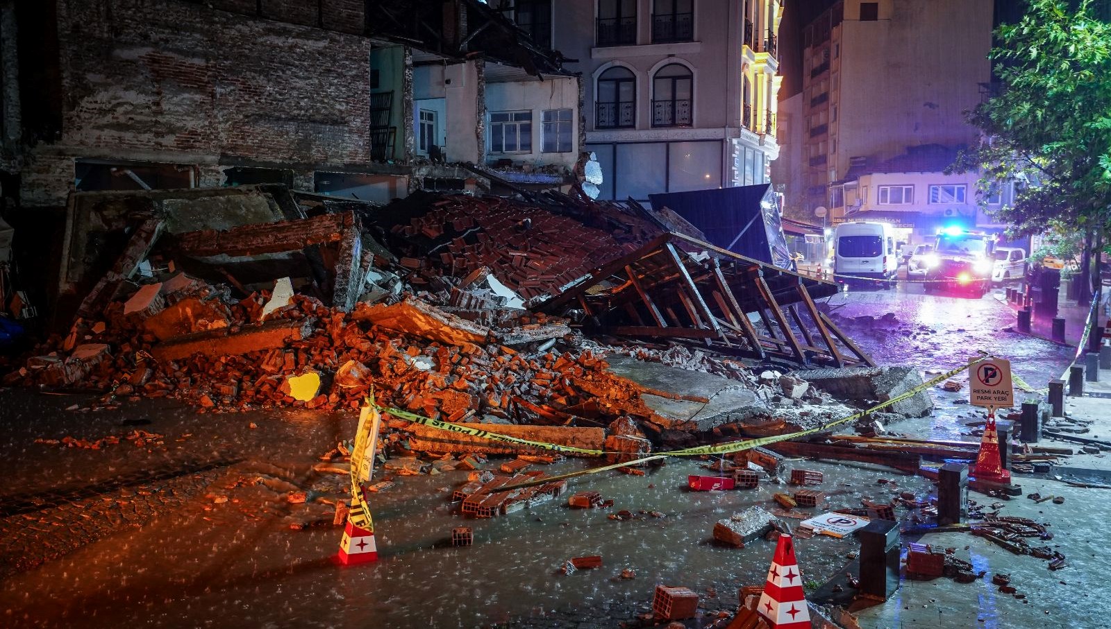 İletişim Başkanlığı'ndan Kritik Uyarı: Deprem Sırasında ve Sonrasında Ne Yapmalıyız?