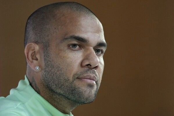 Türk futbol tarihine damga vuran Dani Alves, 14 ay süren hapis döneminin ardından pişmanlık duydu!