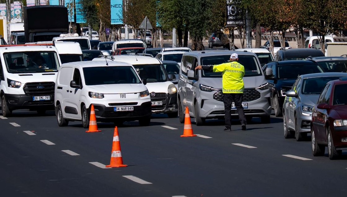 İstanbullulara önemli uyarı: Yarın sabah 05.45'te bu yollar kapalı!
