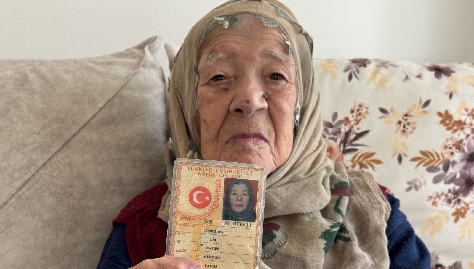 102 Yıllık Yaşamın Sırrı: Nazife Nine'nin 7 Çocuğu ve 20 Torunu ile Zengin Dolu Hayatı!