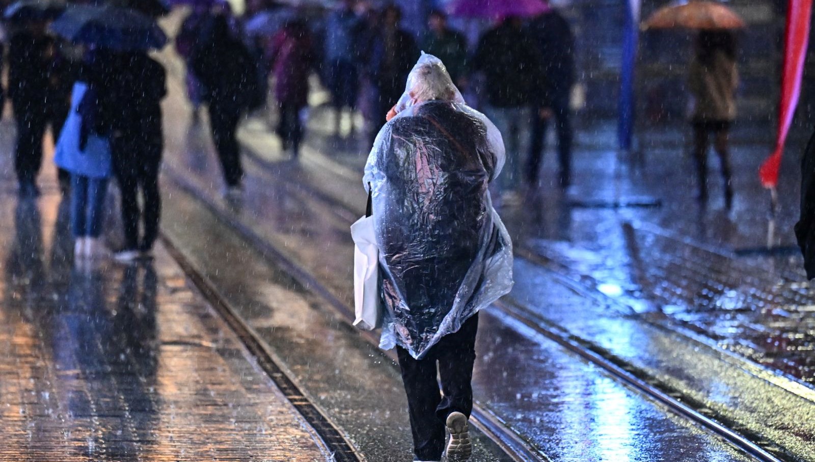 Bu Bölgelerde Dikkat: Meteoroloji Aşırı Yağışlara Karşı Uyarıyor!