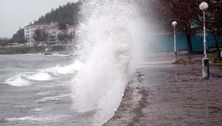 Karadeniz'in Sakıncalı Hava Durumu: Yağış ve Fırtına Tehlikesine Dikkat!