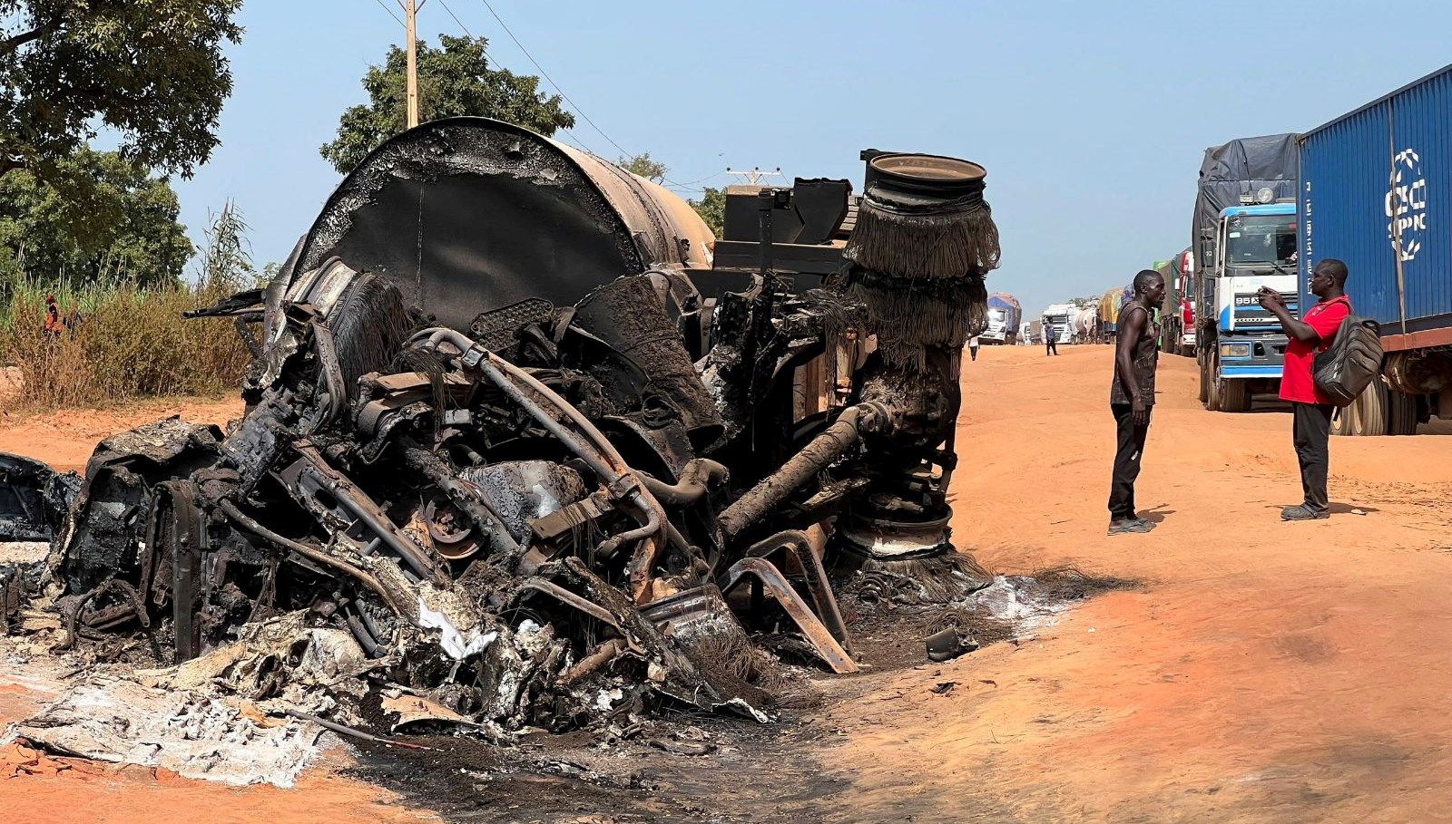 Nijerya'da Minibüs ve Tanker Çarpıştı: 12 Kişi Hayatını Kaybetti