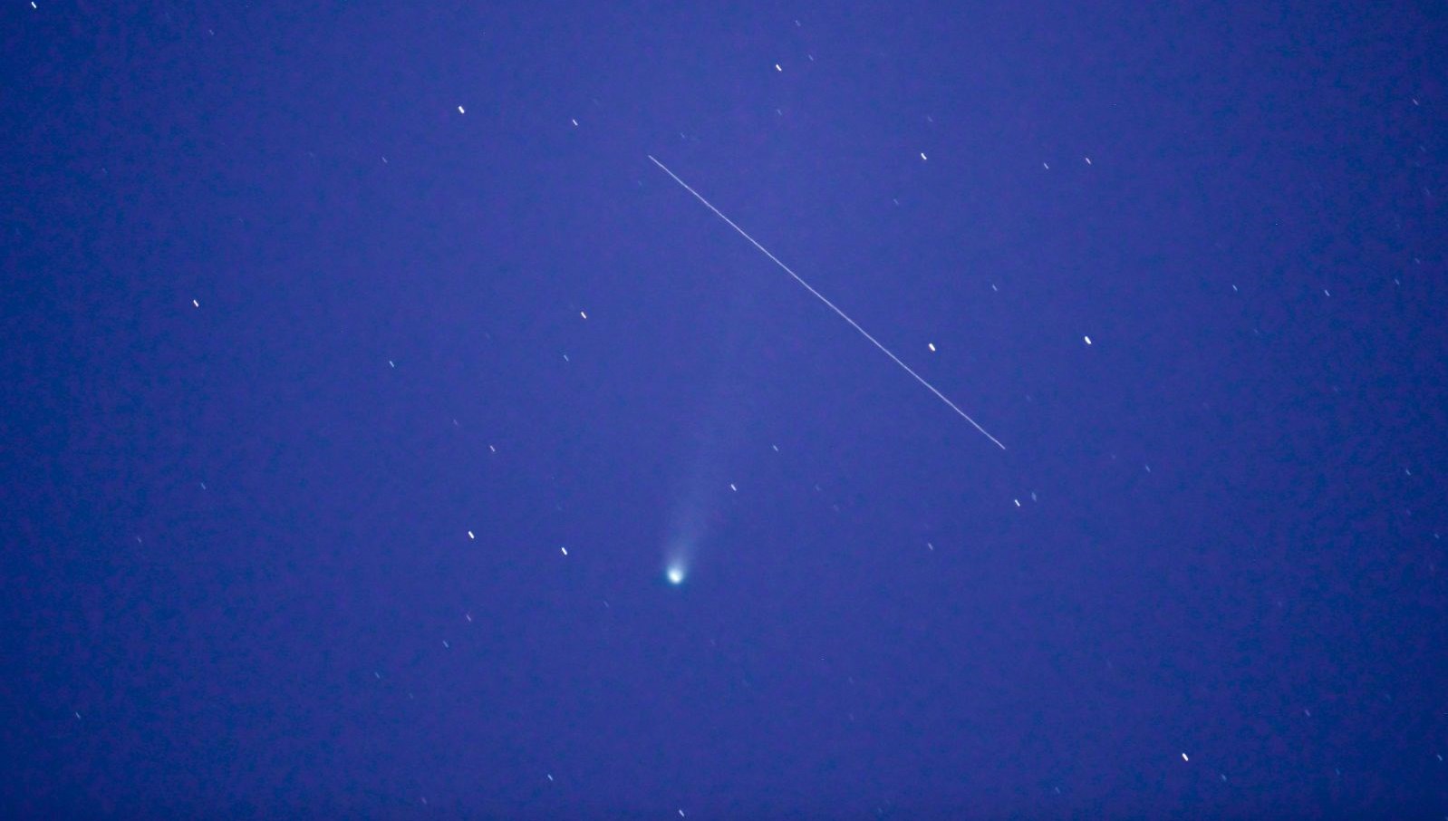 Van Gökyüzünde Büyüleyici Bir An: Lemmon Kuyruklu Yıldızı Işıl Işıl Parlıyor!