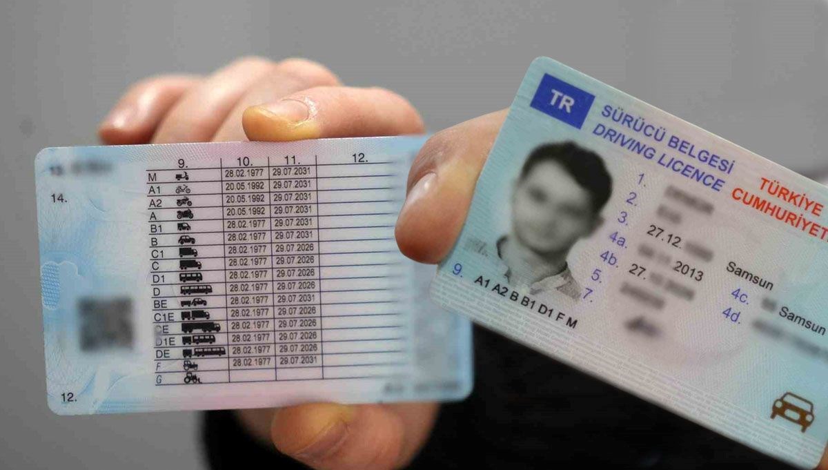 Eski ehliyetlere veda vakti: Yenileme işlemleri yoğun ilgi görüyor!