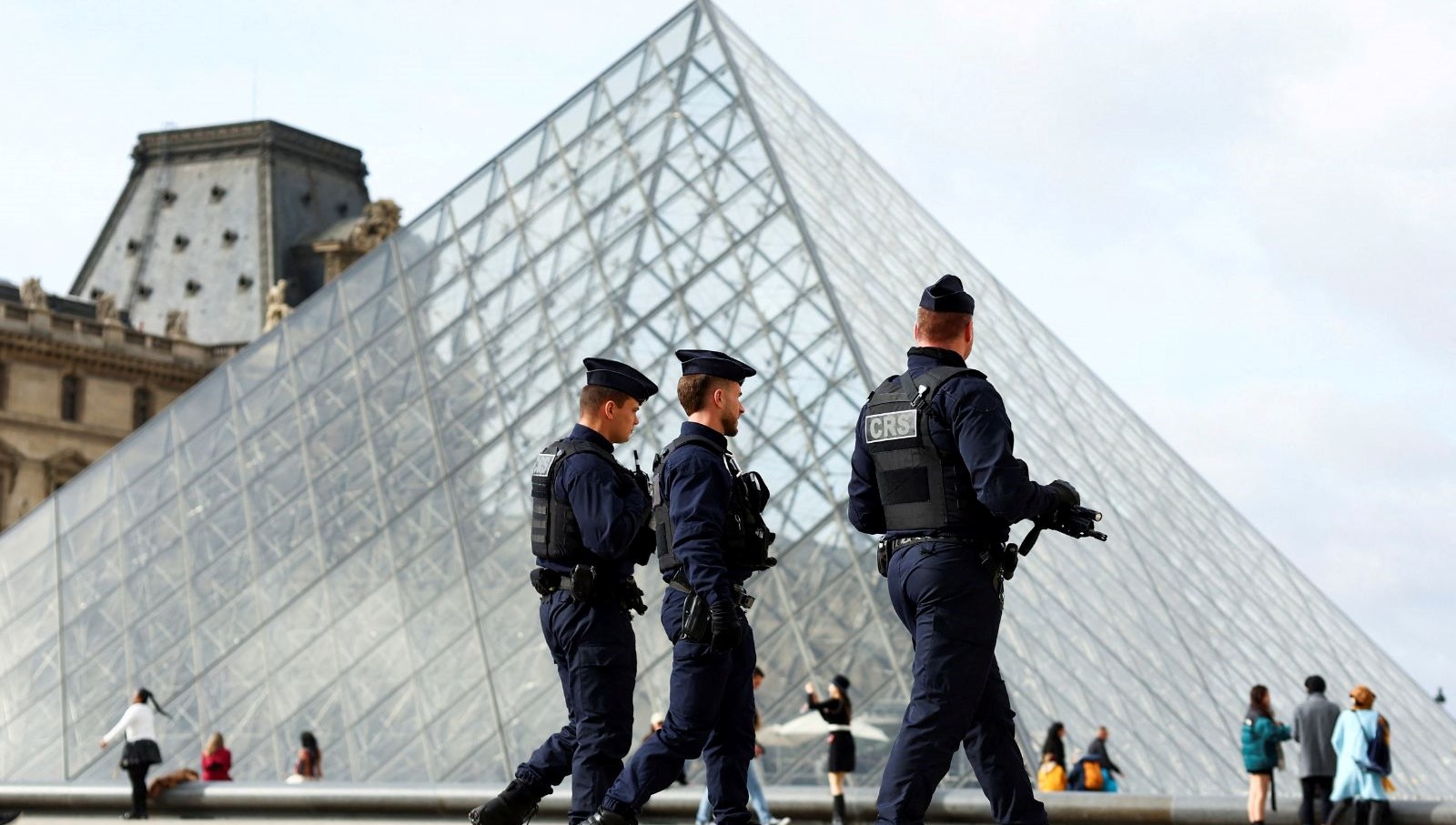 Louvre Soygunu sonrası Paris Polisi: Güvenlikteki Açıklar İfşa Oldu