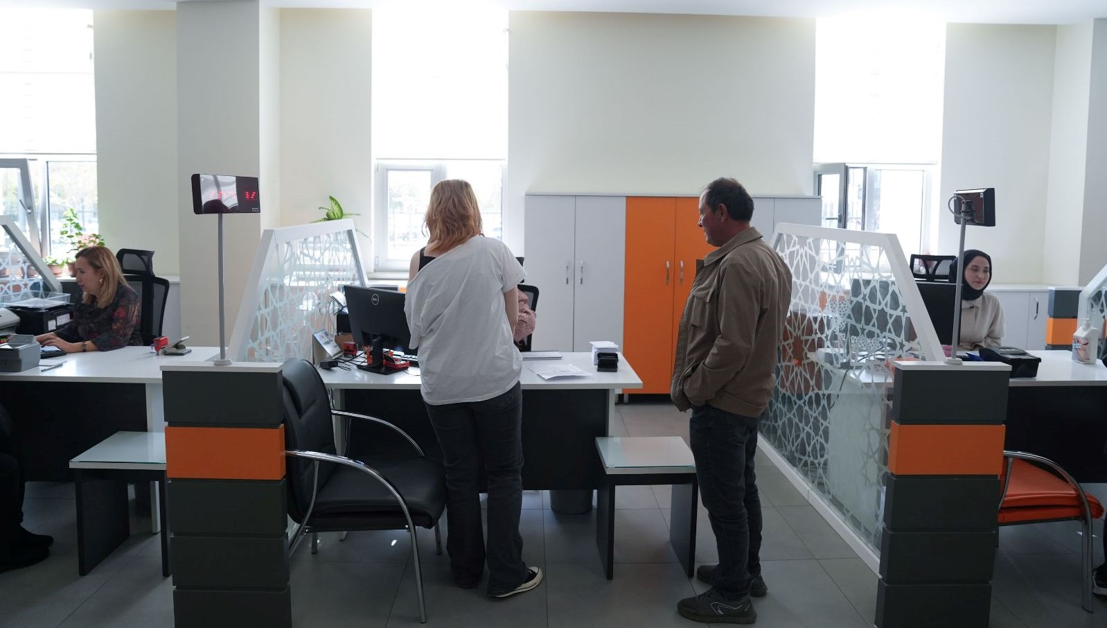 Ehliyet Yenilemeleri İçin Nüfus Müdürlüklerinde Büyük Koşu: Yarının Son Fırsatı!