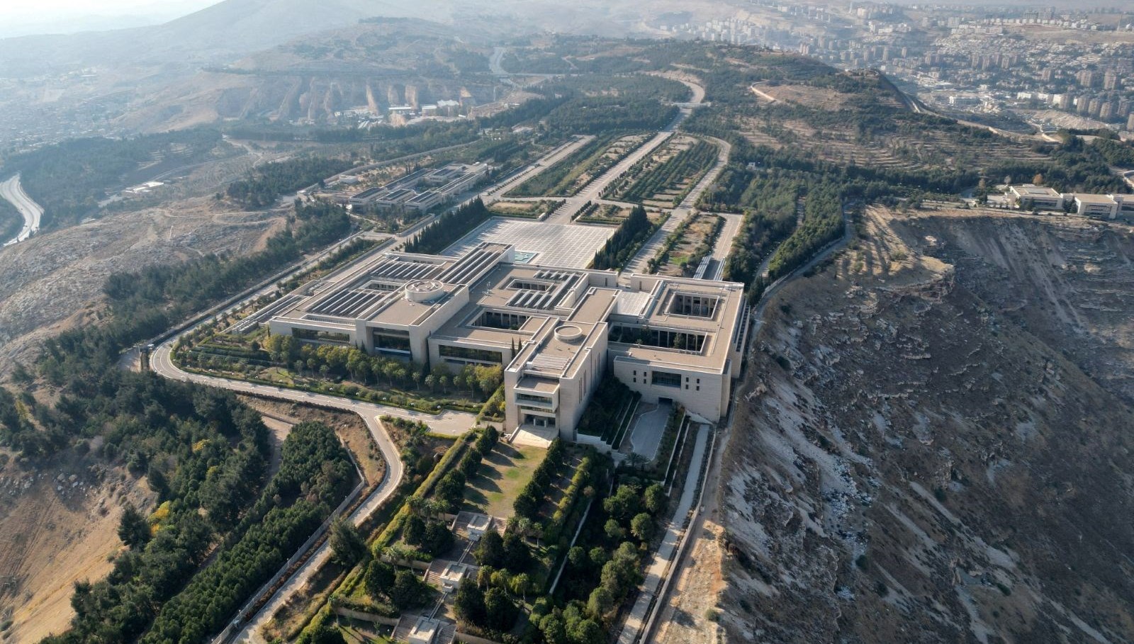 Şara'dan Destekçilerine Net Mesaj: “Lüks Araçlarınızı Geri Verin!”