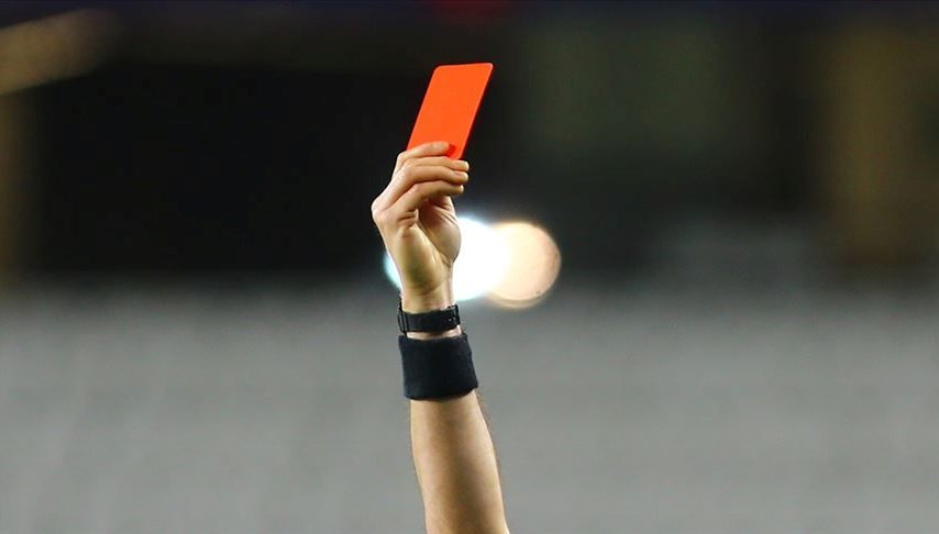 Beşiktaş ile Fenerbahçe arasında derbi heyecanı: Kartlar uçuşuyor!