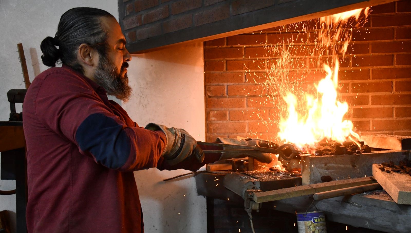 Söğüt Kamaları: Alevle Dans Eden Usta Ellerin Eseri