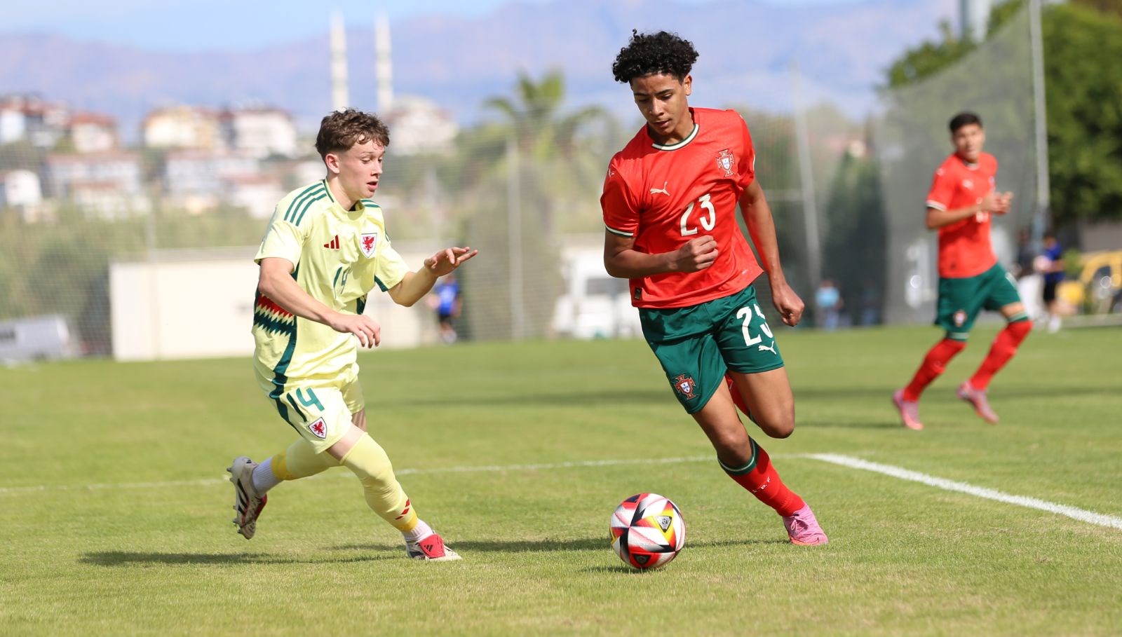 Ronaldo'nun Oğlu Manavgat'ta Futbol Oynadı, Annesi de Antalya'yı Ziyaret Etti!