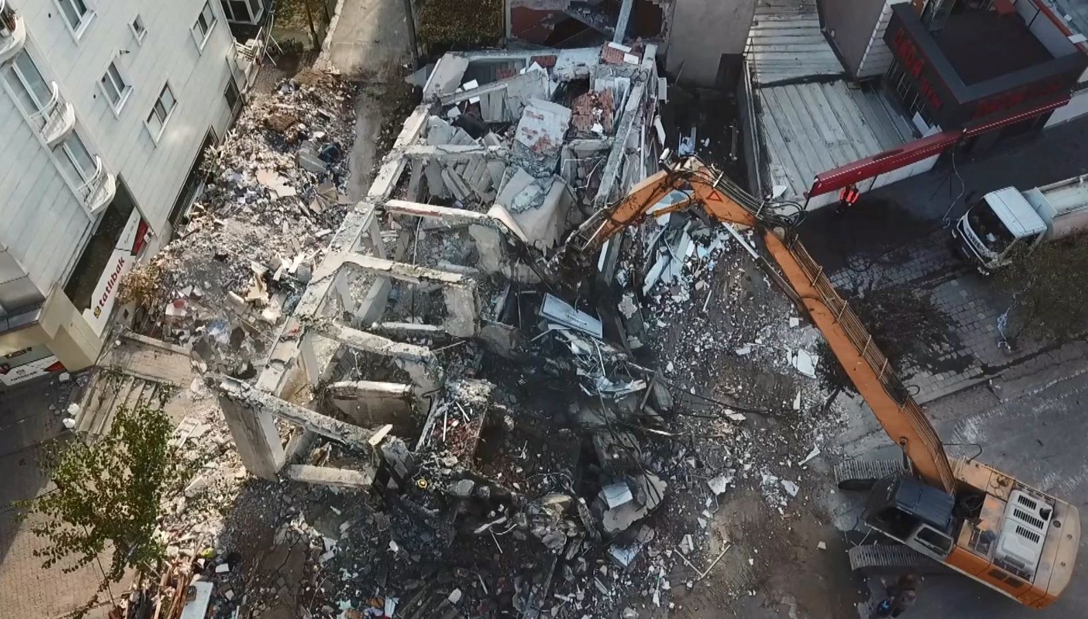 Gebze'de Güvenlik Önlemi: 21 Bina Boşaltıldı, Zemin Analiz Ediliyor!