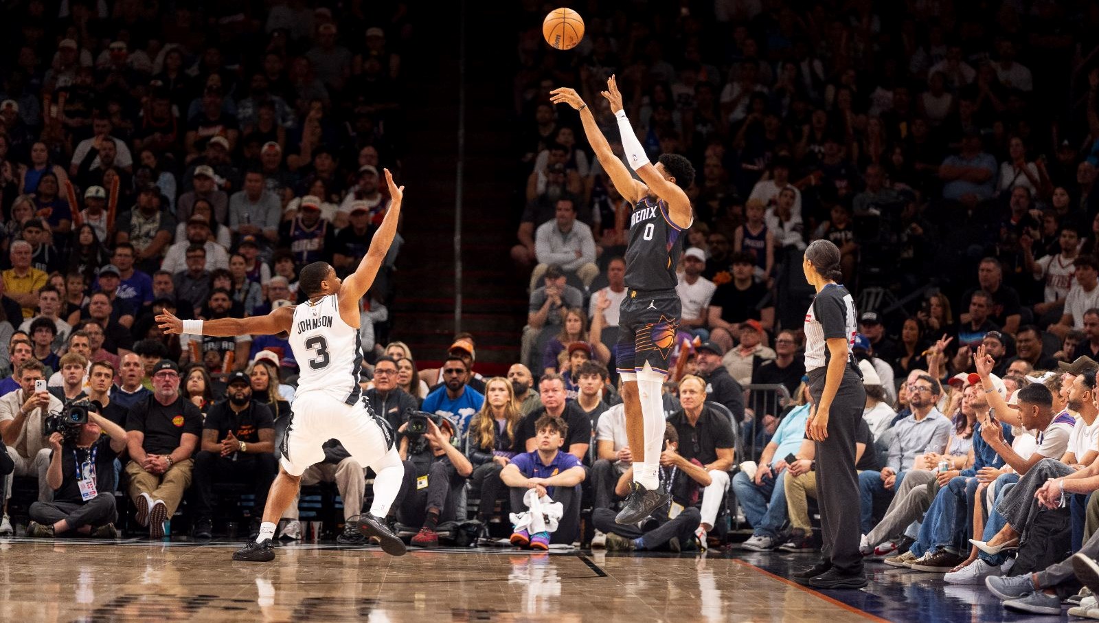 Phoenix Suns, San Antonio Spurs'u Şampiyonluk Hayallerinden Uzaklaştırdı: 12 Sayılık Fark!